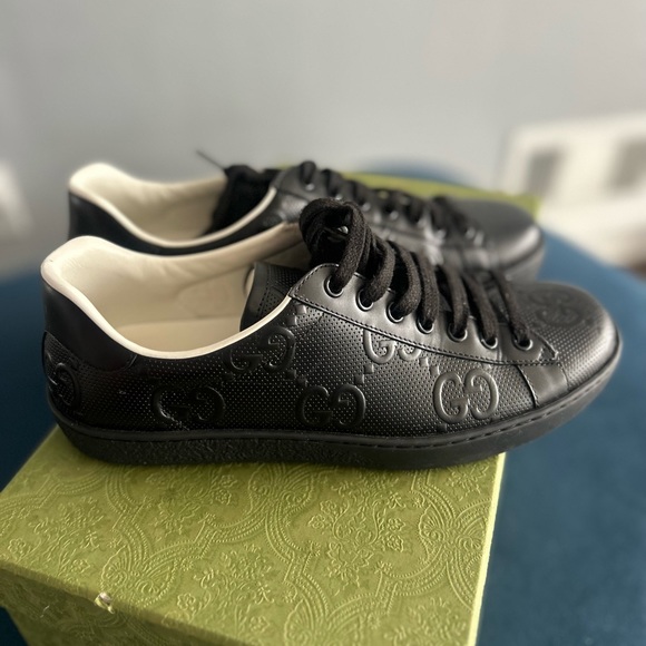 Authentic Men’s Gucci Sneaker - Picture 3 of 5